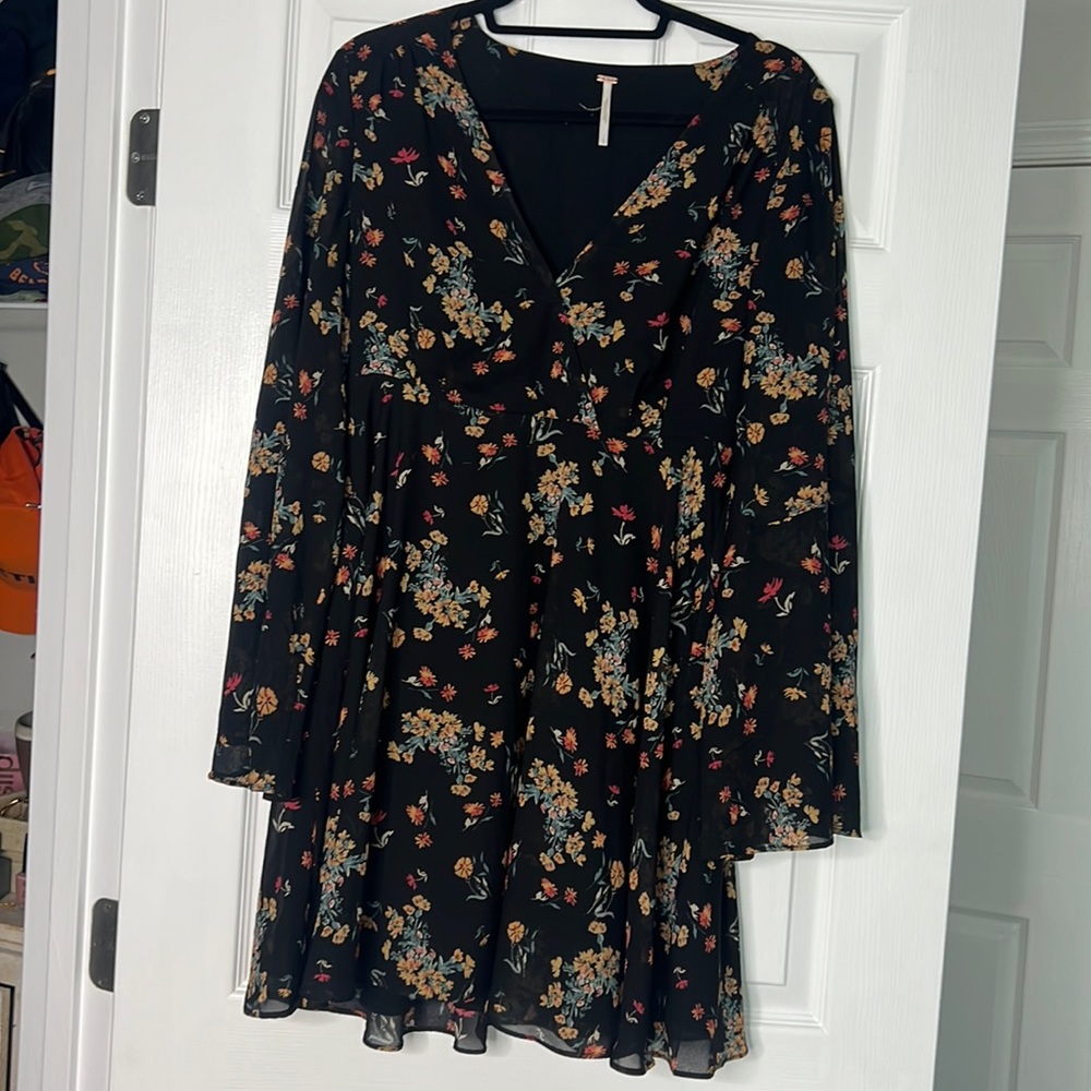 Free People bell sleeve dress sz L perfect for fall worn once